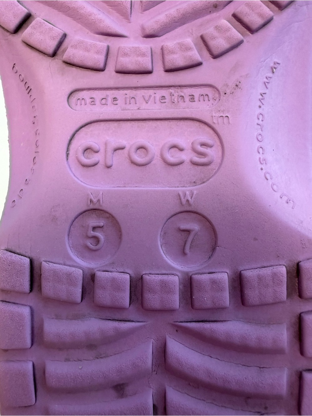 DISNEY CROCS Glitter Lilac Clog - With PRINCESS Charms - Women’s Size 7 - Picture 6 of 6